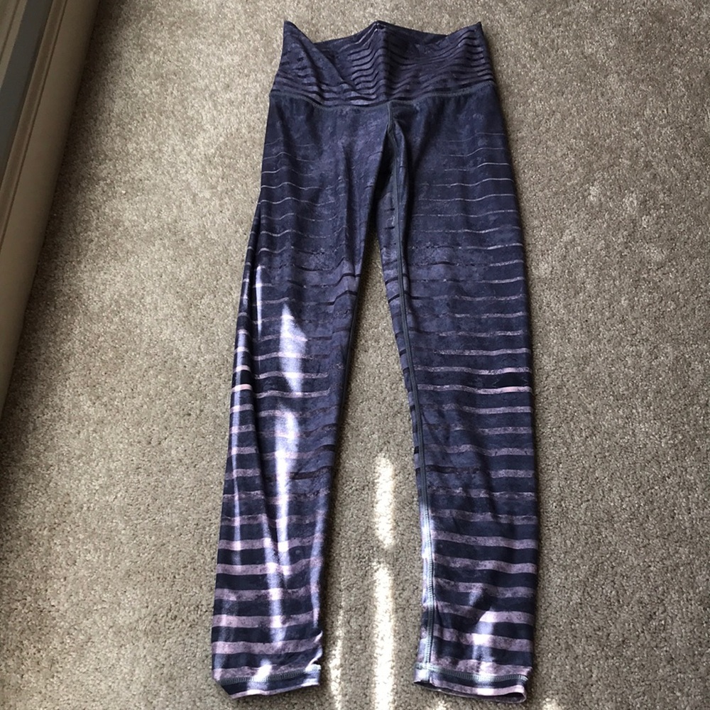 Size small yoga pants. Good condition.